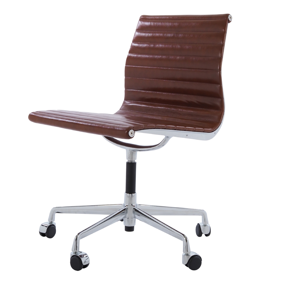 Charles Eames style, Président de la conférence EA105 cuir antique