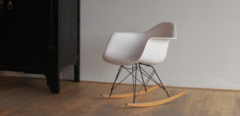 Chaise à bascule inspirée du design Eames RAR blanc